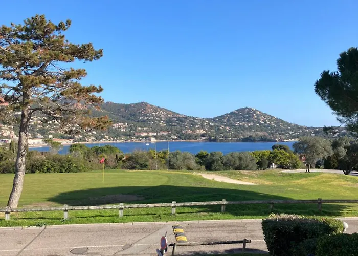 Joli Meuble T2 Au Cap Esterel Vue Esterel Et Saint-Raphaël